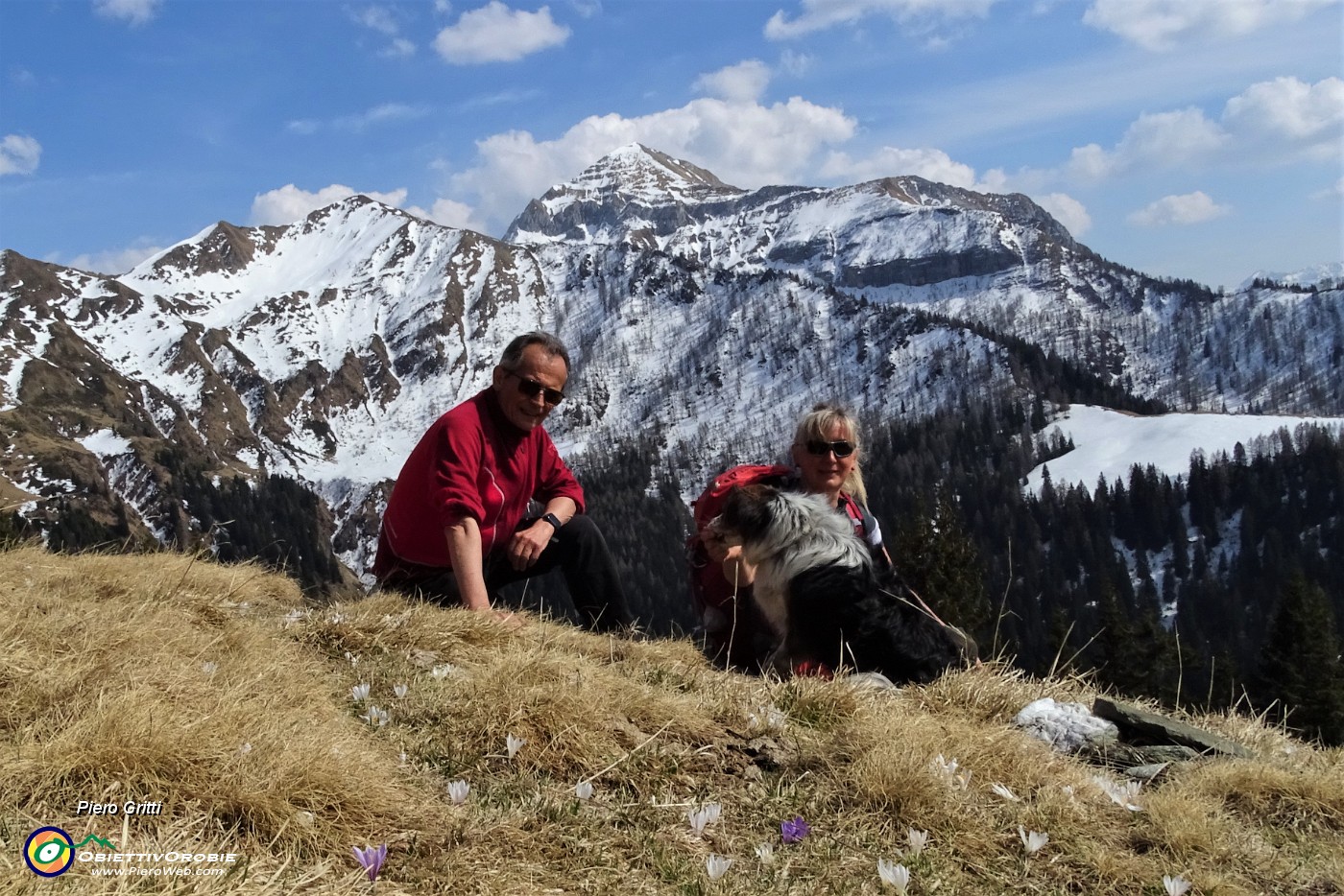 26 Salendo, sul sent. 124, al Rif. Balicco, con vista sul Monte Cavallo.JPG